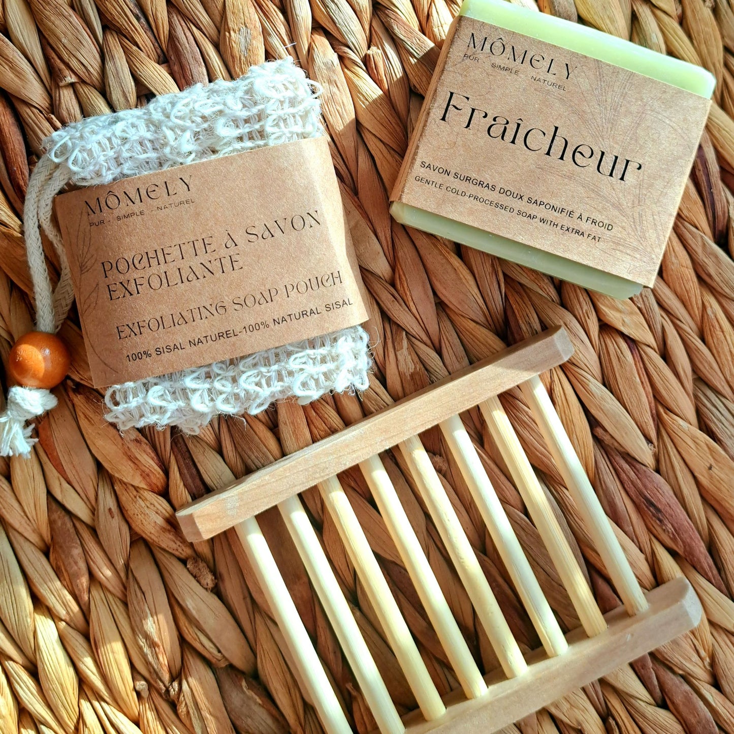 Trio savon-porte savon et pochette exfoliante